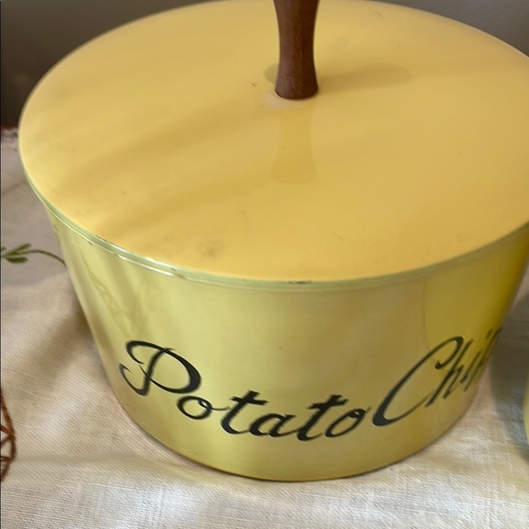 Yellow and brown nesting Snack Canister Set vintage 60’s - Picture 4 of 6